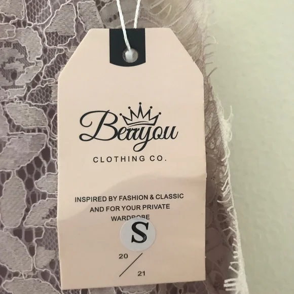 Berryou Sleeveless Lace Top Blush Size Small - Picture 3 of 5